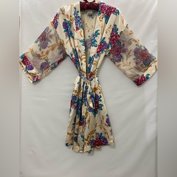 Other - ❌SOLD❌Vintage cream floral print robe with matching belt